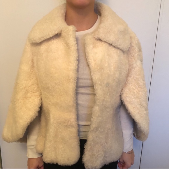 Shearling cape - Picture 2 of 7